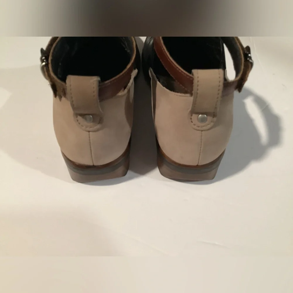 NAOT  ISRAEL Women's Size 9 Kamsin black tan Strap Leather comfort Bootie